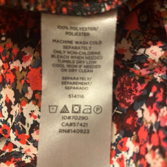 ⭐️BOGO⭐️ LOFT long sleeve floral blouse faux wrap M - Picture 8 of 9